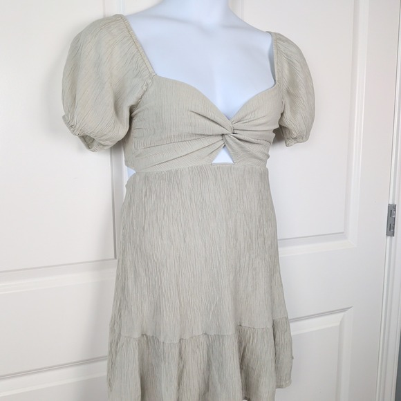 Max + Ash Dresses & Skirts - Cutout Crinkle Puff Sleeve Mini‎ Dress Size Small Gray